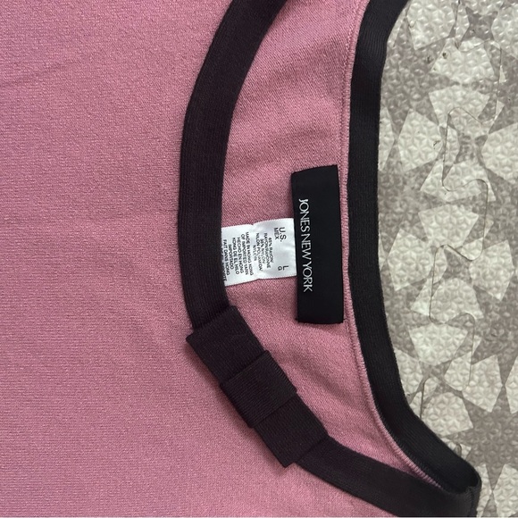 Jones New York Pink Top with Black Accents - Picture 2 of 7